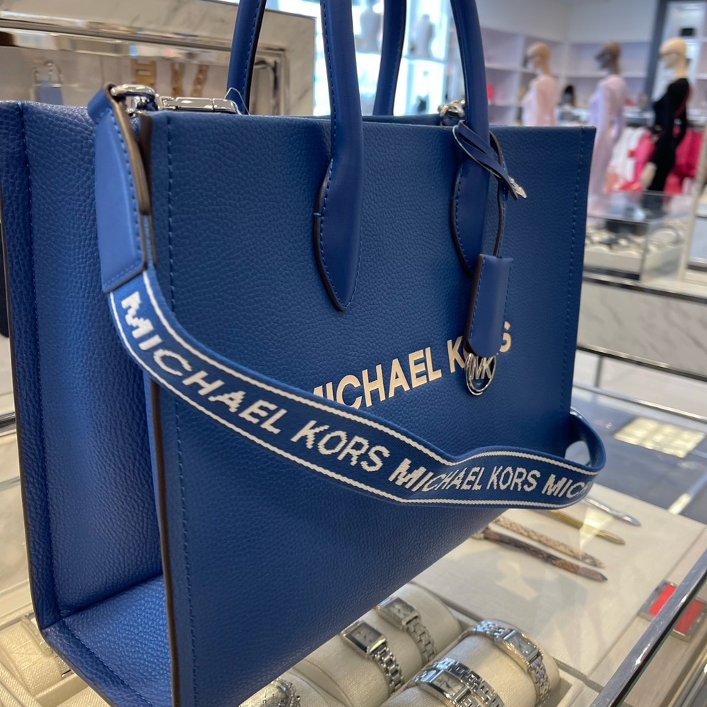 MICHAEL KORS Mirella Medium EW Pebbled Leather Tote Bag
Galaxy Blue
NWT - Picture 14 of 16